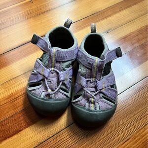 Keen toddler size 6 GUC